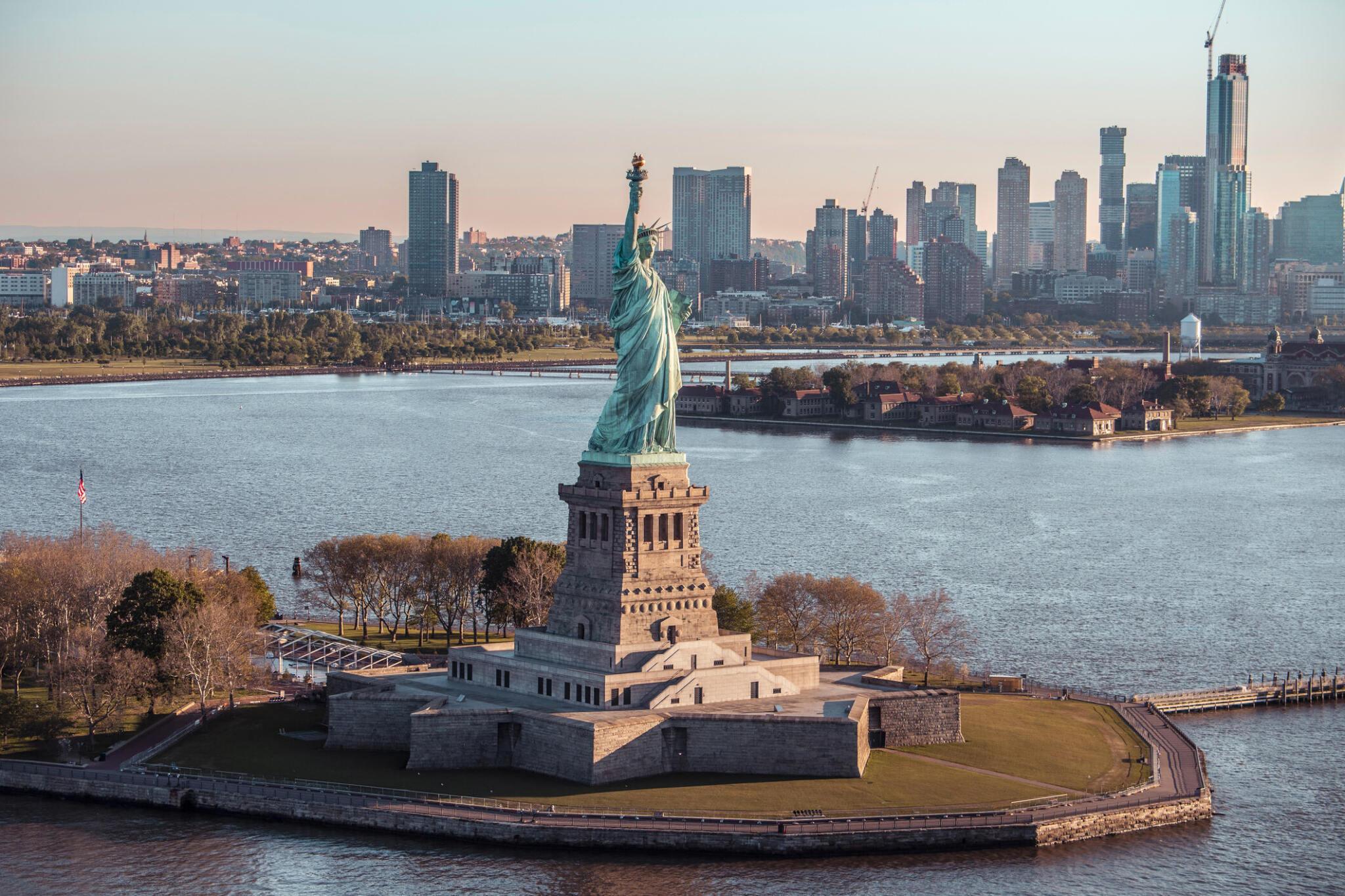 Unveiling the Elegance: A Review of the $1 Gold Coin Featuring the Statue of Liberty